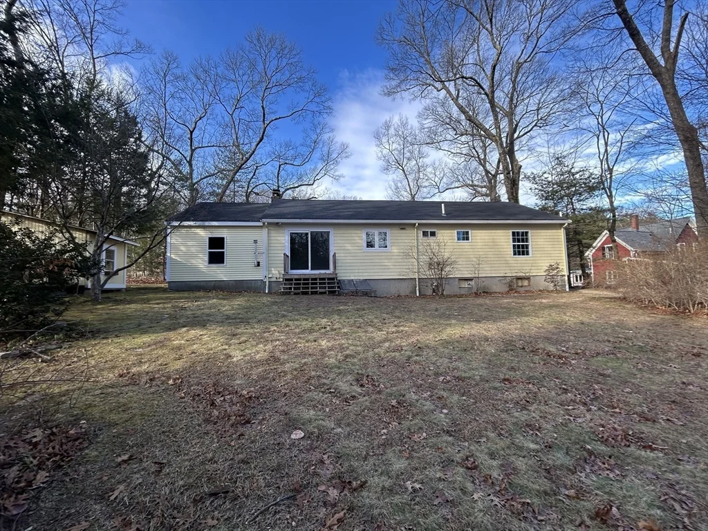 75 Marlboro Rd, Southborough