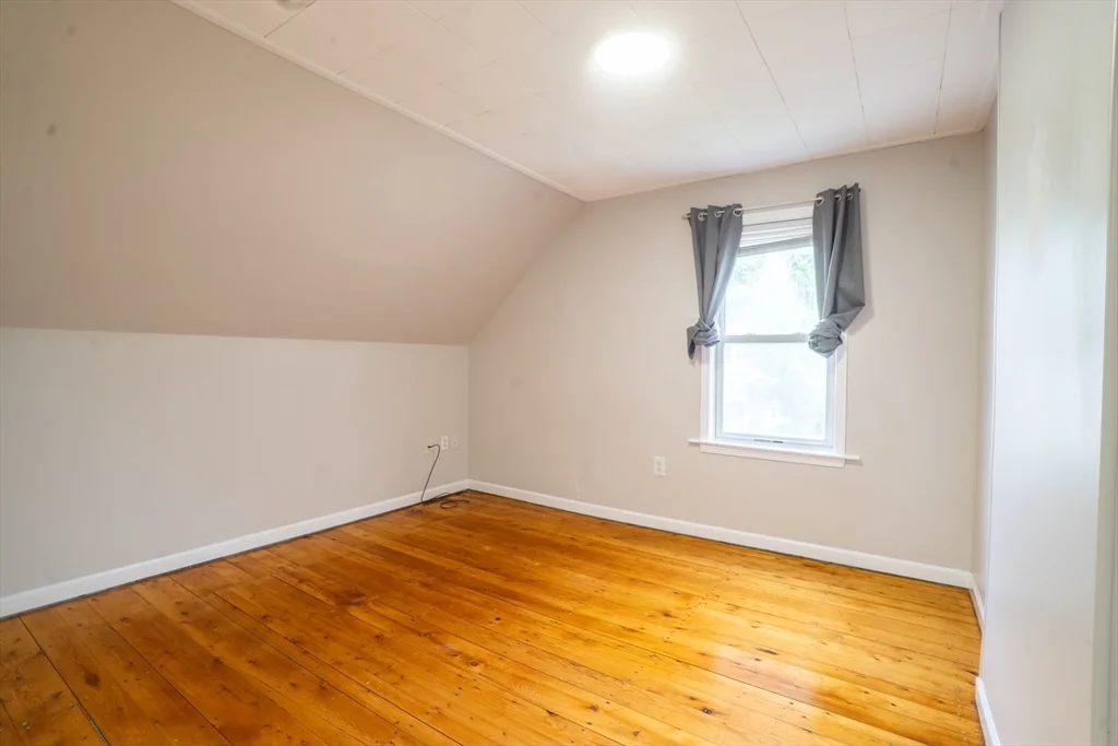 18 Drew Ave, Weymouth
