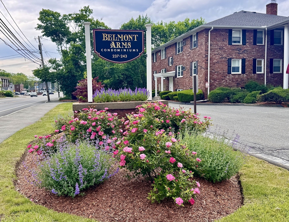 239 Main St, Reading