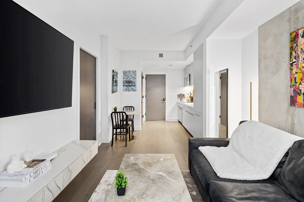 55 Lagrange, Downtown