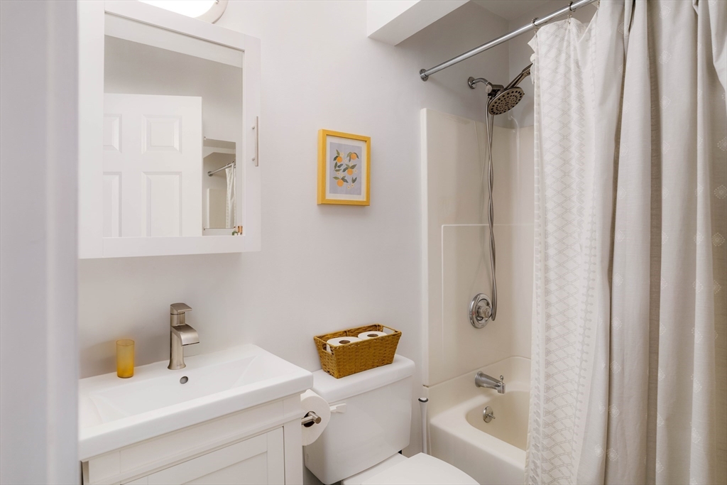 241 River St, Riverside