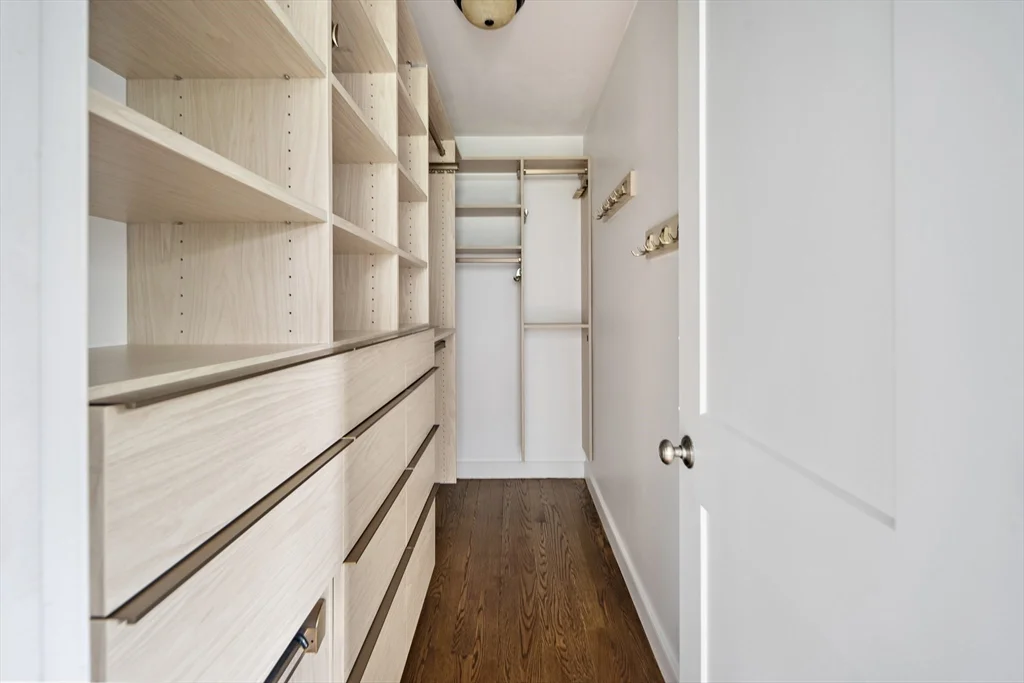 9 Cedar St, Roxbury