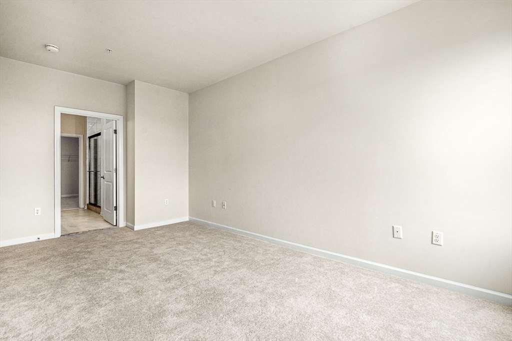 2 Stratton Dr, Woburn