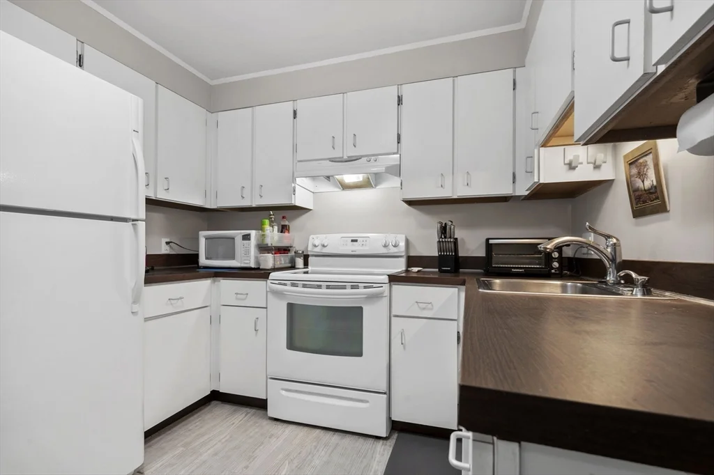 295 Lynn Shore Dr, Diamond District