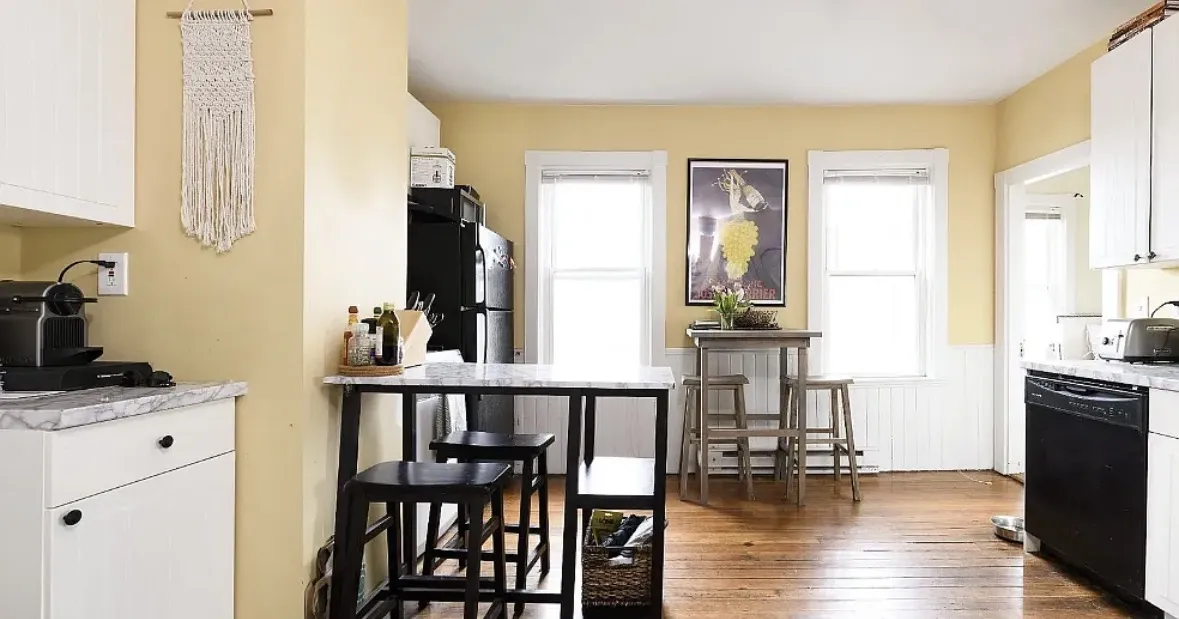 2 Hampshire Ct, Inman Square
