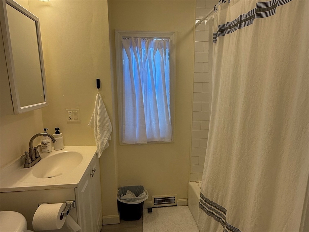 7 Dell St, East Somerville