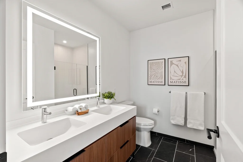 1515 Commonwealth, Brighton