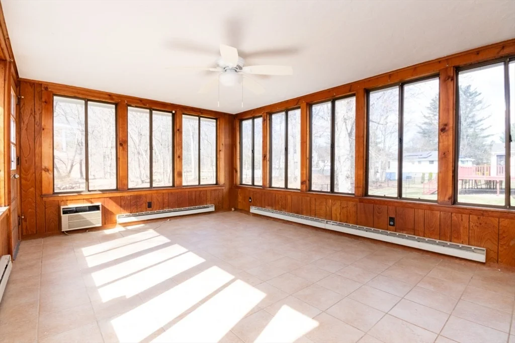 22 Livoli Rd, Framingham