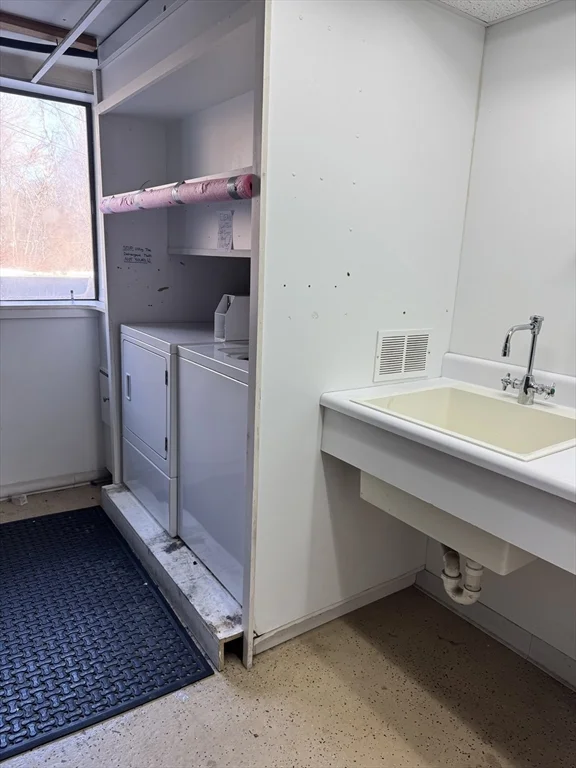 320 Elm St, Southbridge