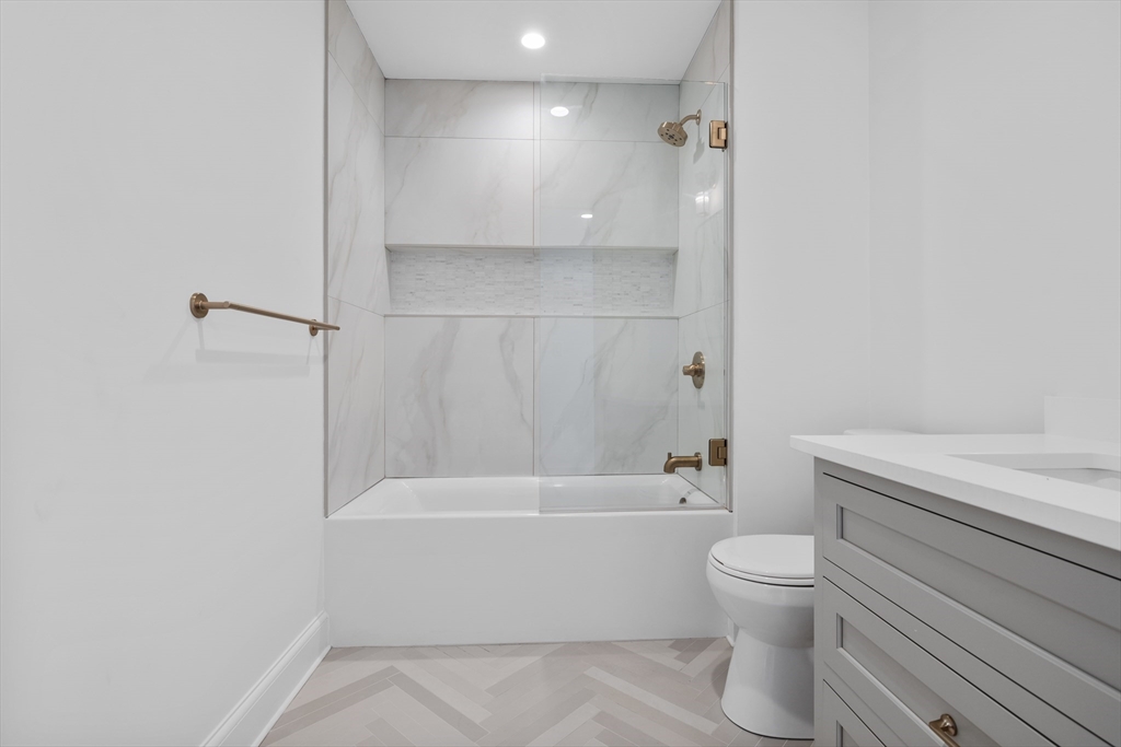 37 Farragut Rd, South Boston