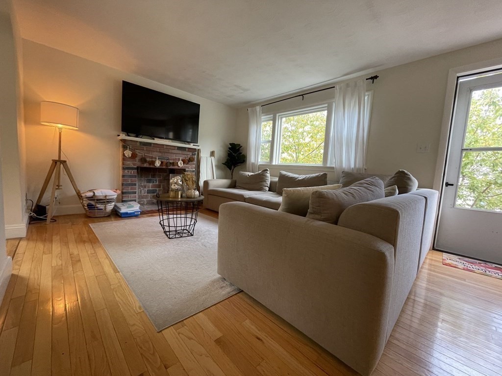 23 Clyde Ter, Arlington