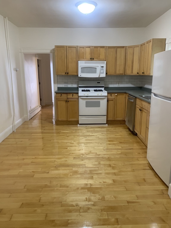 40 Brackett St, Oak Square