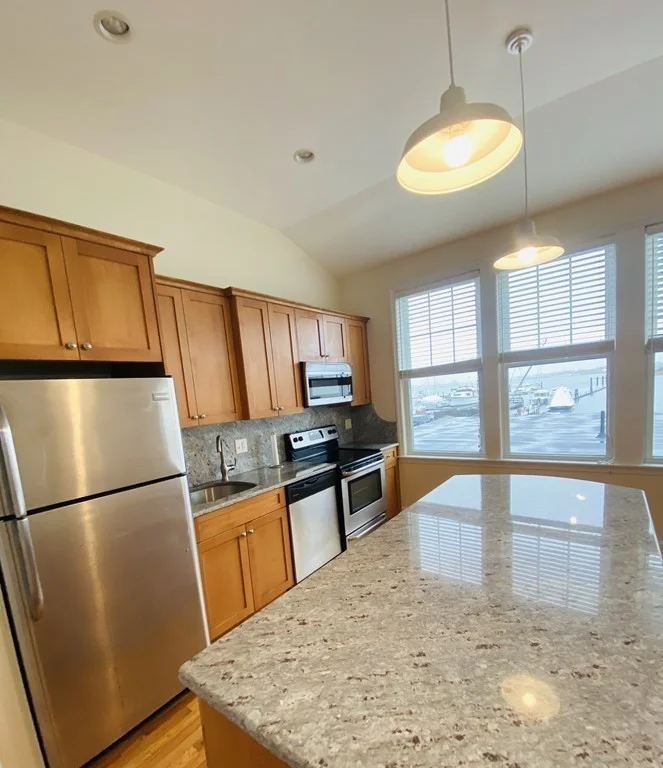 554 Pleasant St, Winthrop