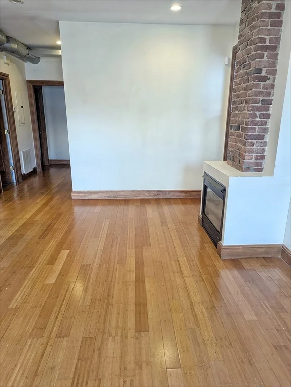 176 Hillside, Mission Hill