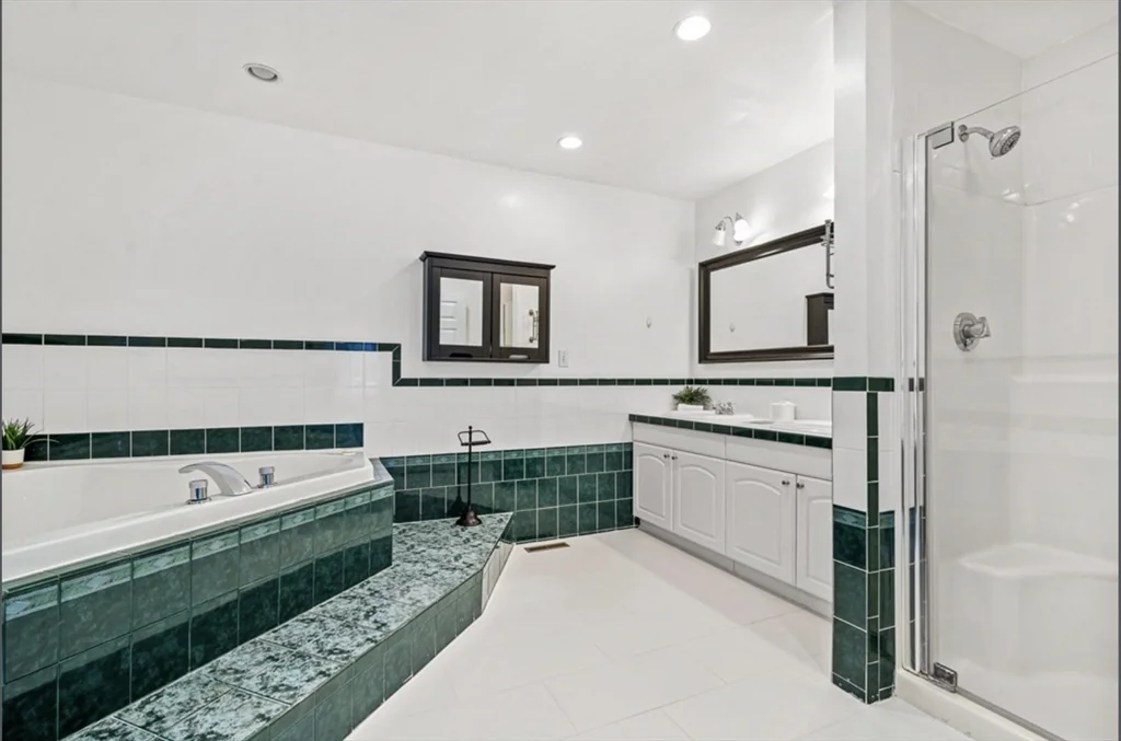 476 E 3rd St, South Boston