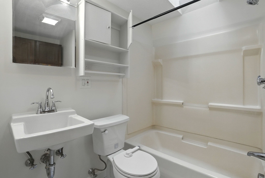 64 Lincoln Ave, Lynnfield