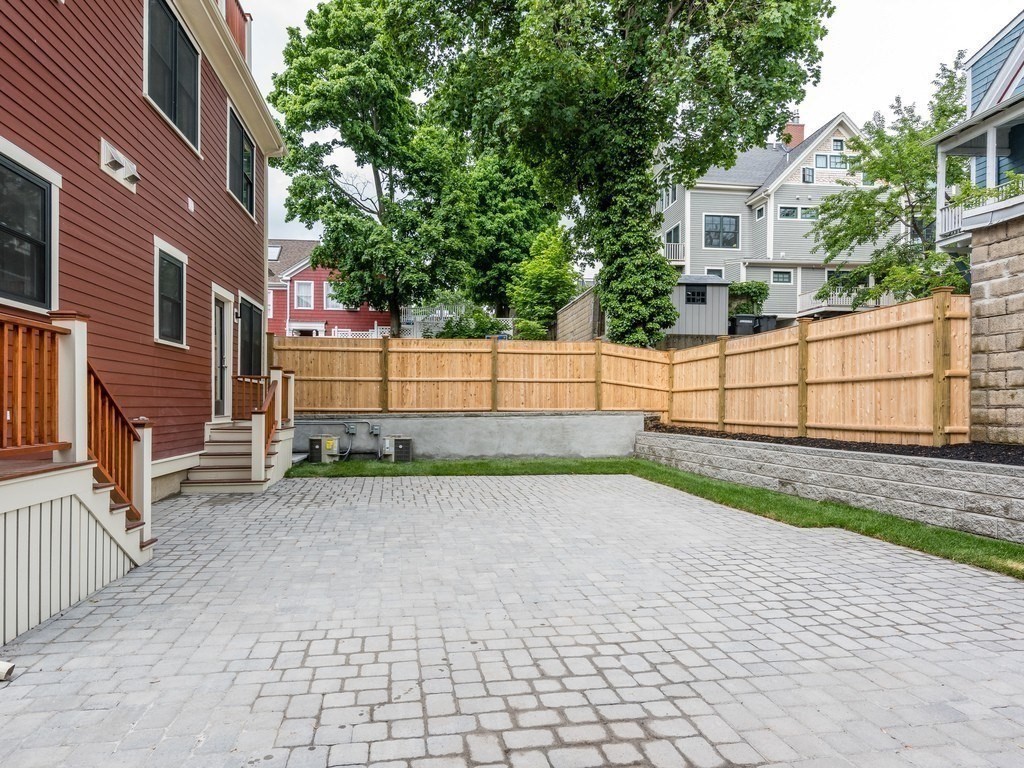 47 Wallace St, Tufts