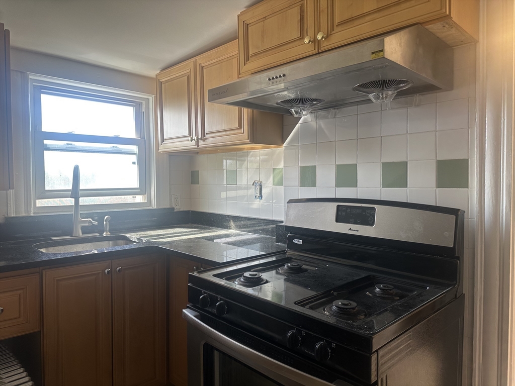 99 E Squantum St, Quincy