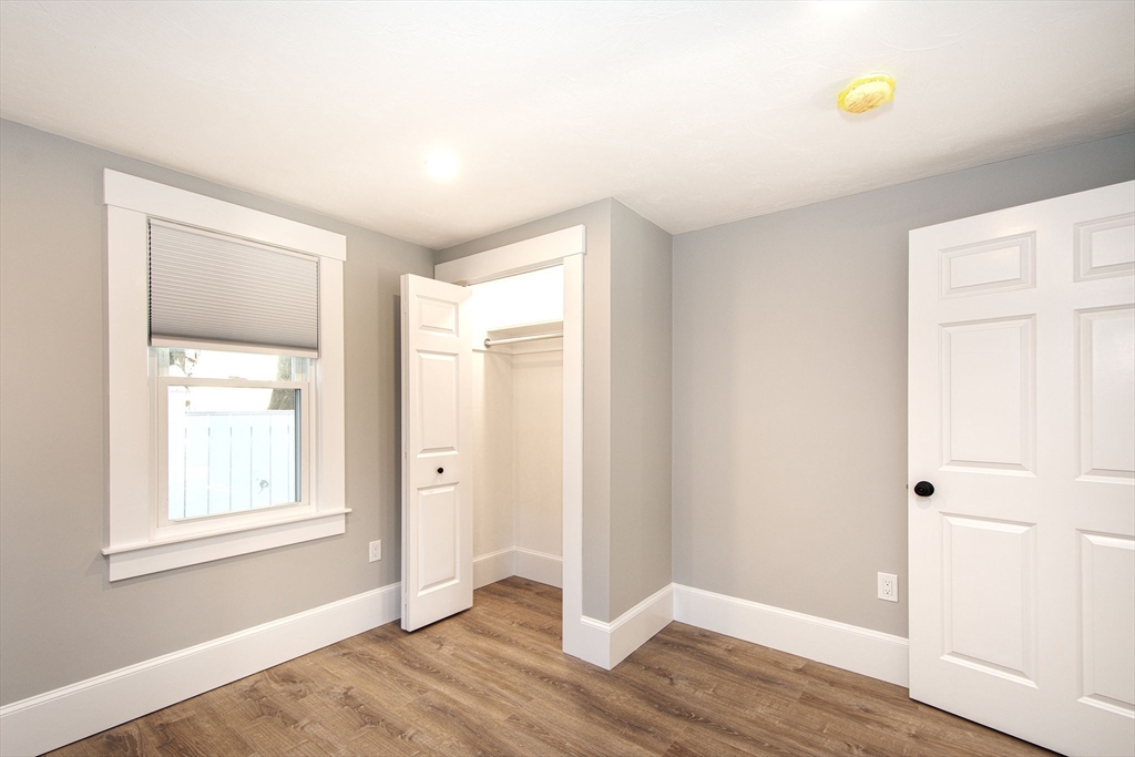 29 East Ave, Whitman