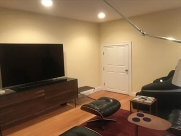 11 Oak St, Watertown