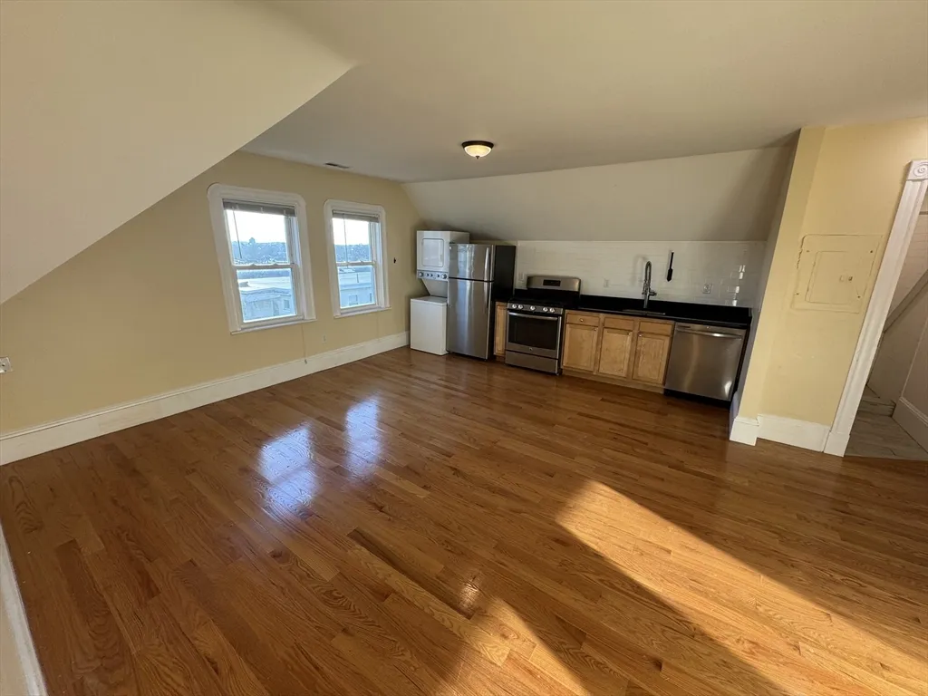 50 Lowell St, Spring Hill