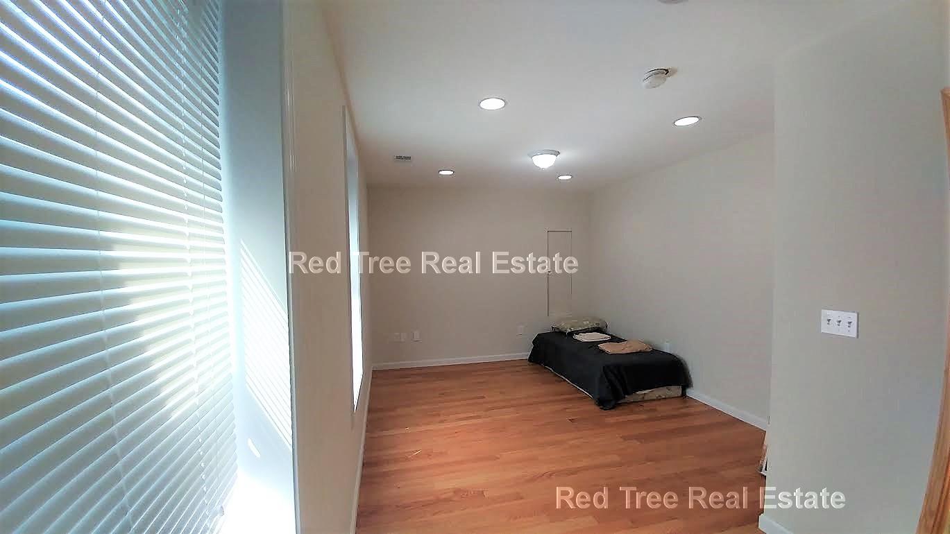 10 Moreland St, Roxbury