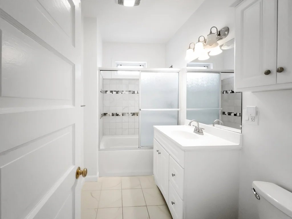 24 Montvale St, Roslindale