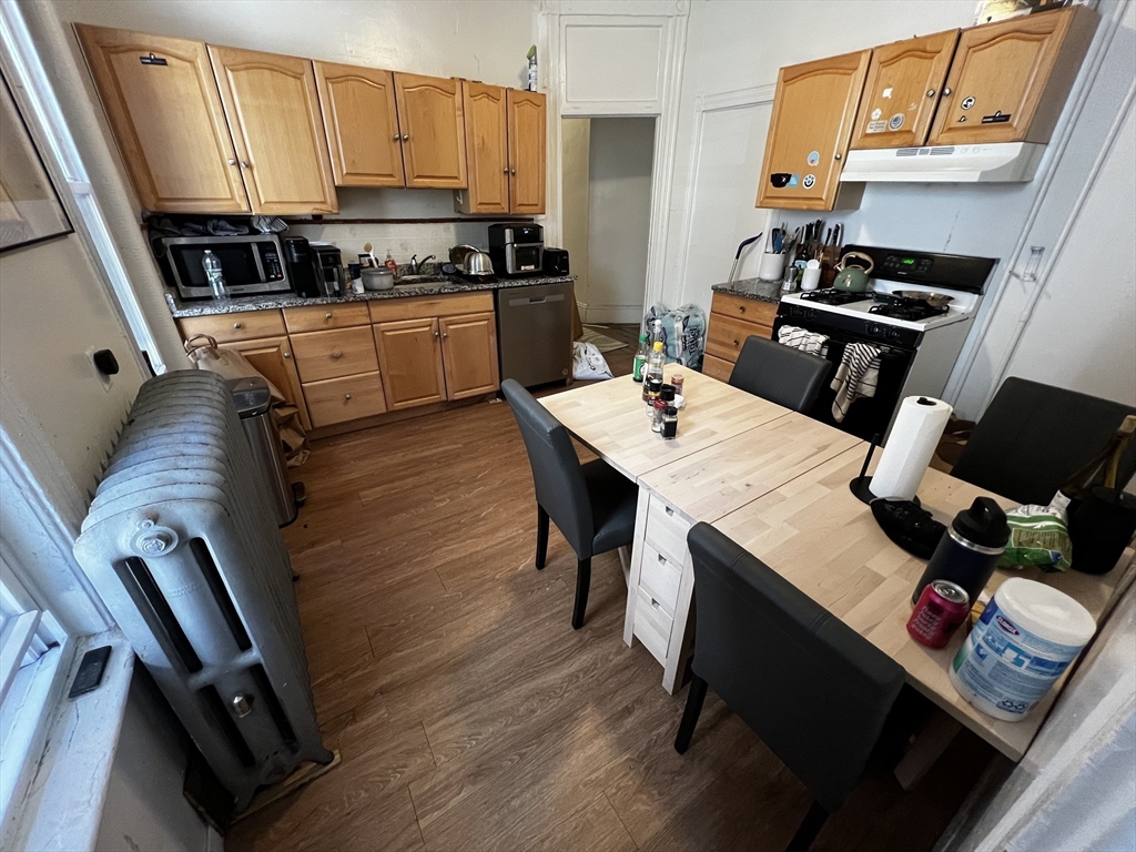 34 Cherokee St, Mission Hill