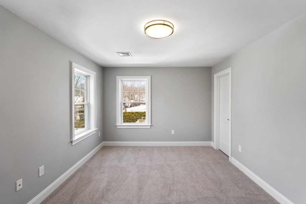 17 Monroe St, Norwood