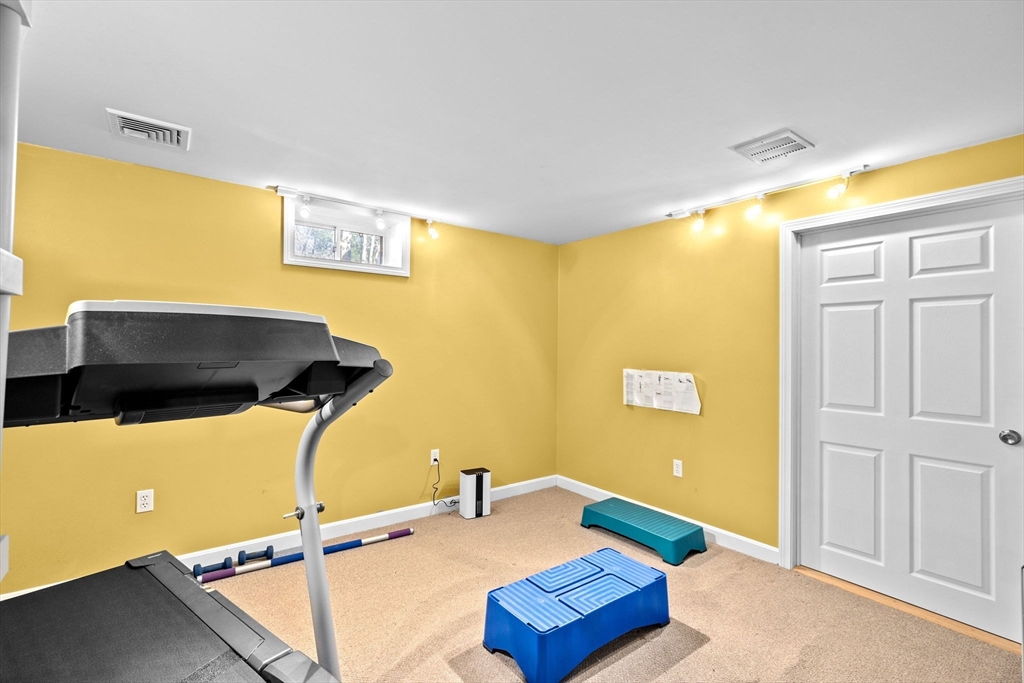 13 King Philip Way, East Freetown
