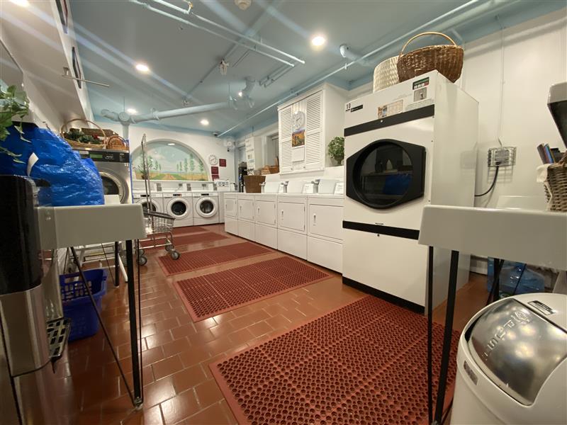 888 Massachusetts Ave, Riverside