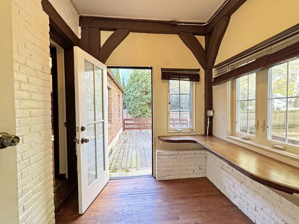 280 Quinobequin Rd, Waban