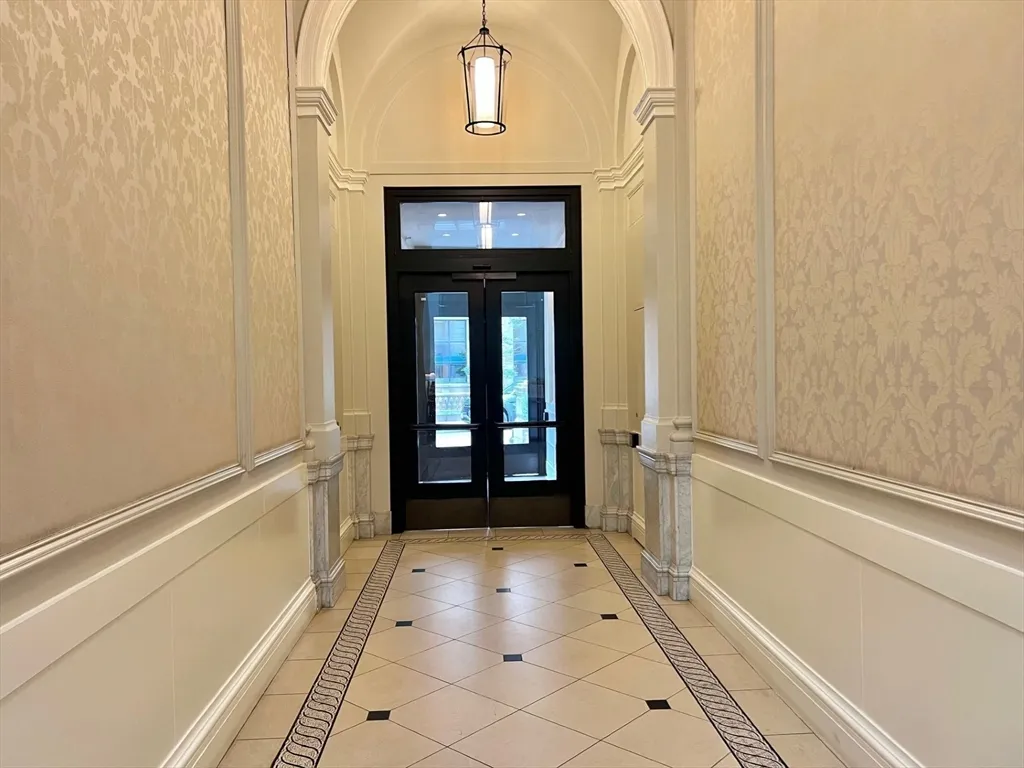 21 Beacon St, Downtown