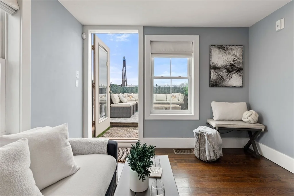 12 Mohawk St, South Boston