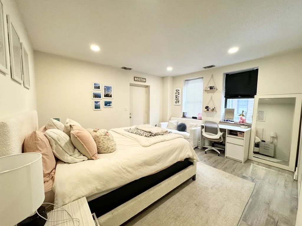 71 Gainsborough, Boston