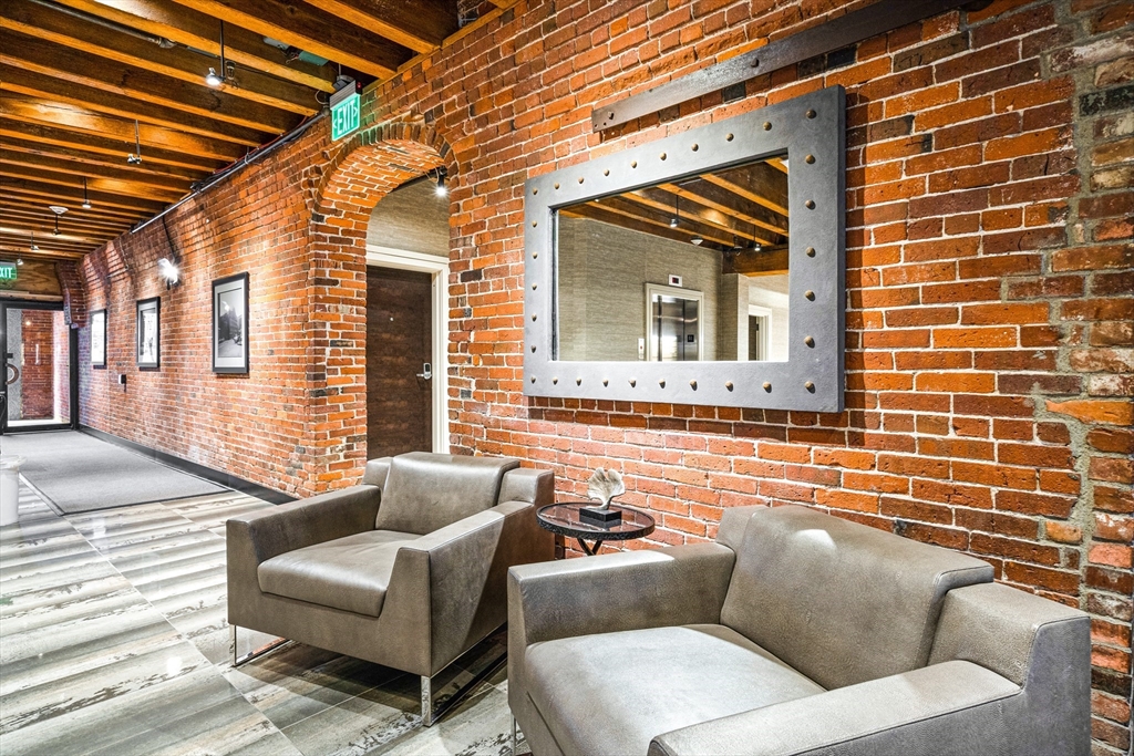 343 Commercial St, Waterfront