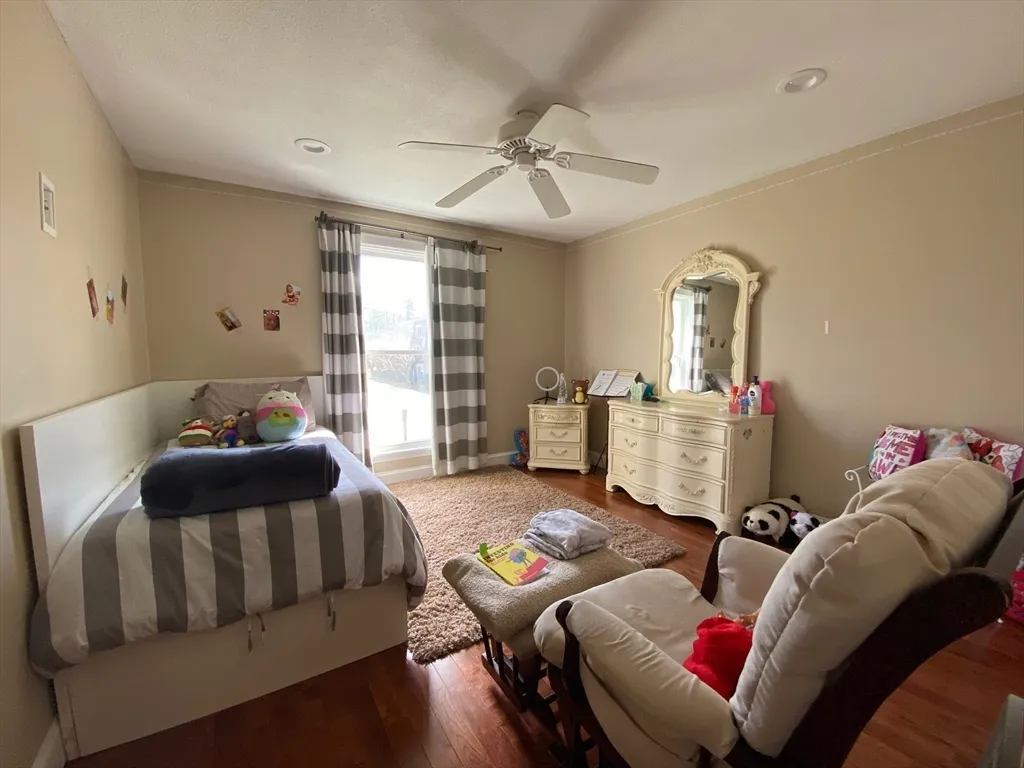 4 Shadowbrook Ln, Milford