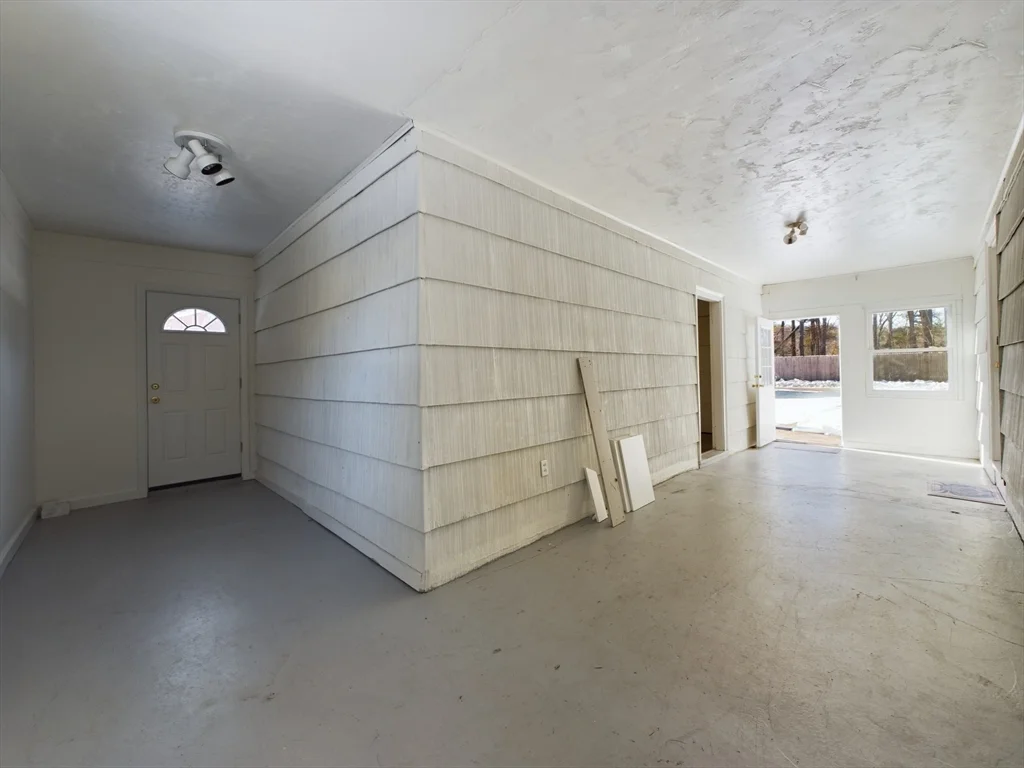 97 Old Post Rd, Sharon