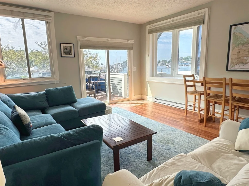 5 Pirate's Ln, East Gloucester