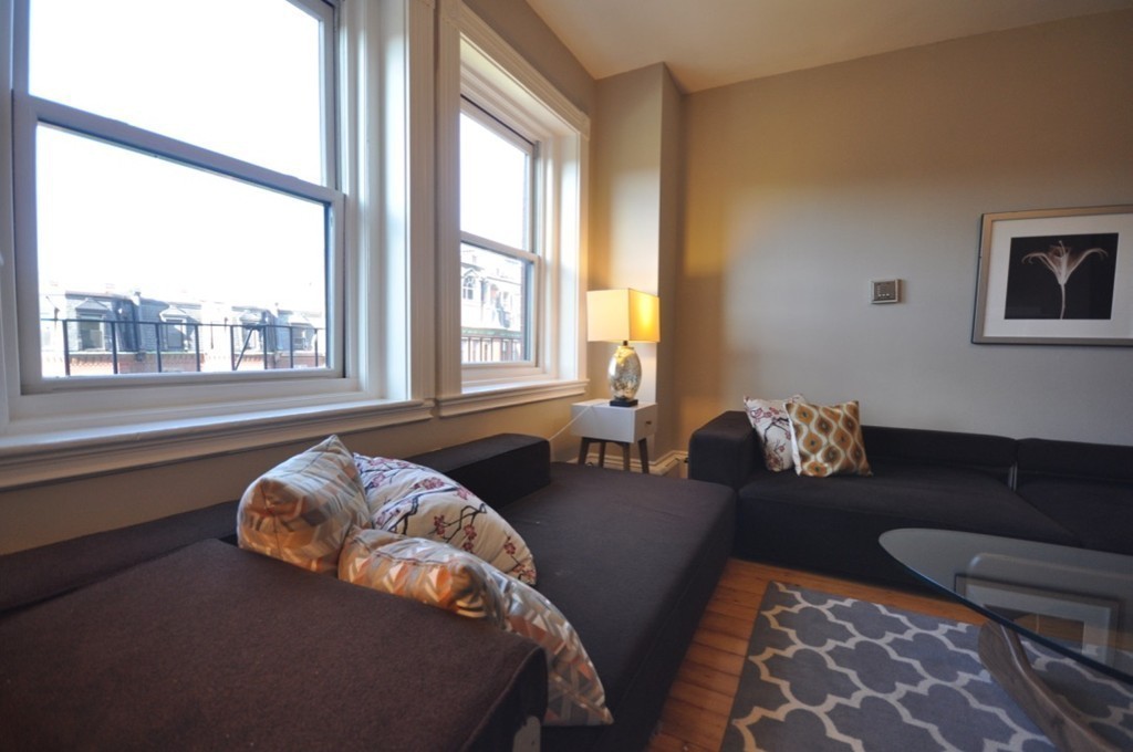 218 Newbury St, Back Bay