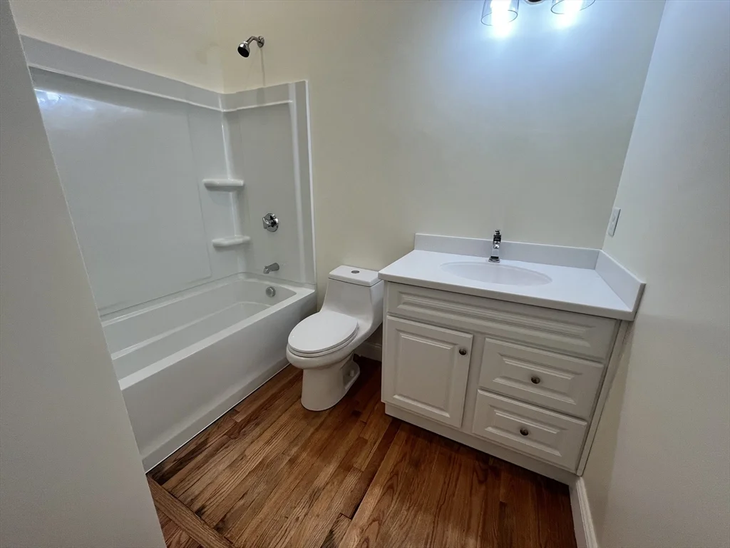 352 Manchaug Rd, Sutton