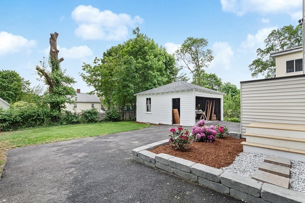 121 Hewlett St, Roslindale