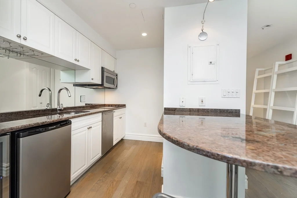 1 Huntington Ave, Back Bay