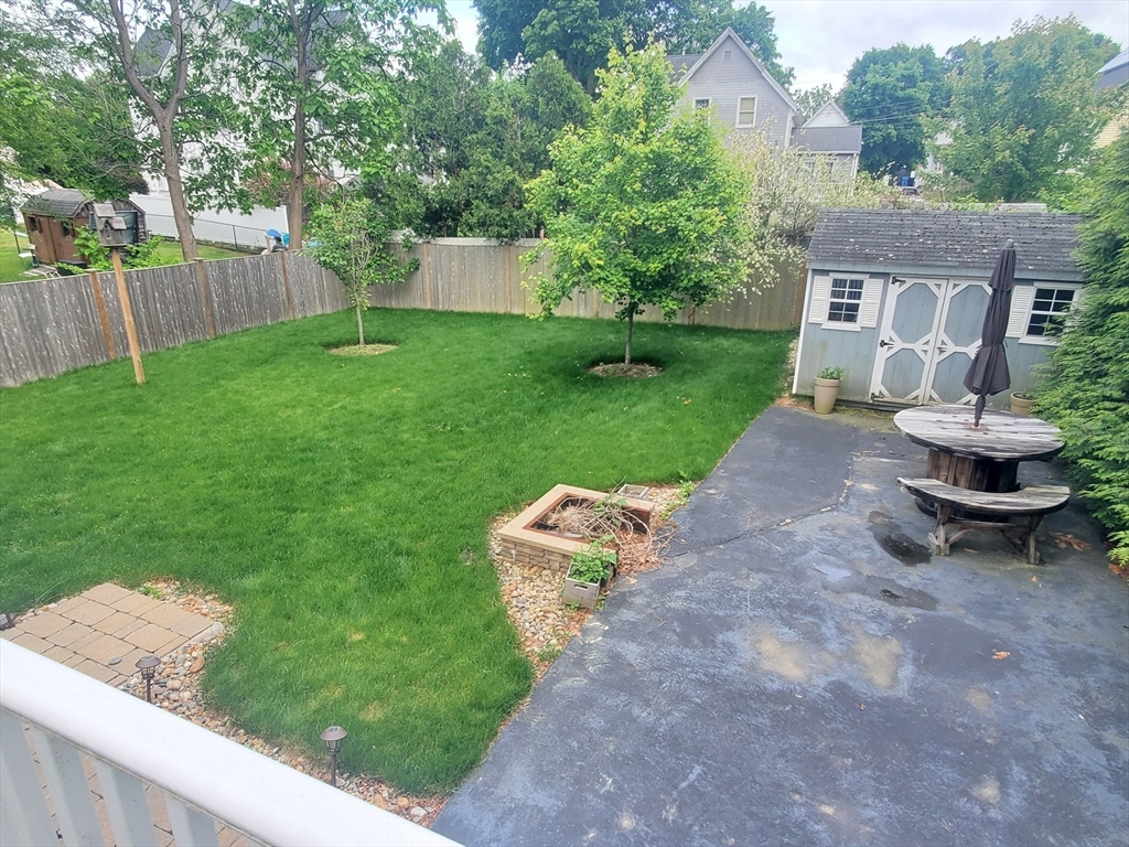 2 Valley Rd, Whitman