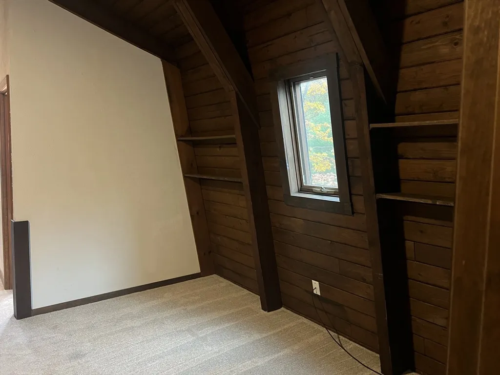 888 Salem St, Groveland