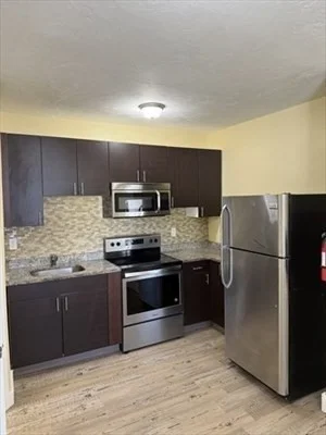 43 Leavitt St, Brockton