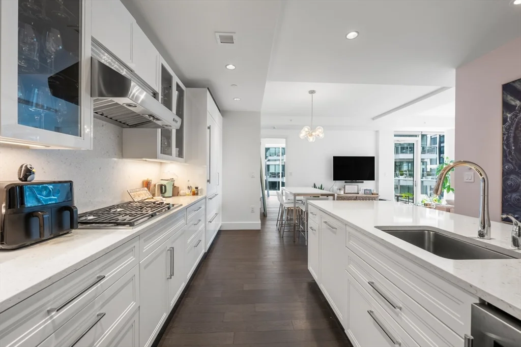 22 Liberty Dr, Seaport District