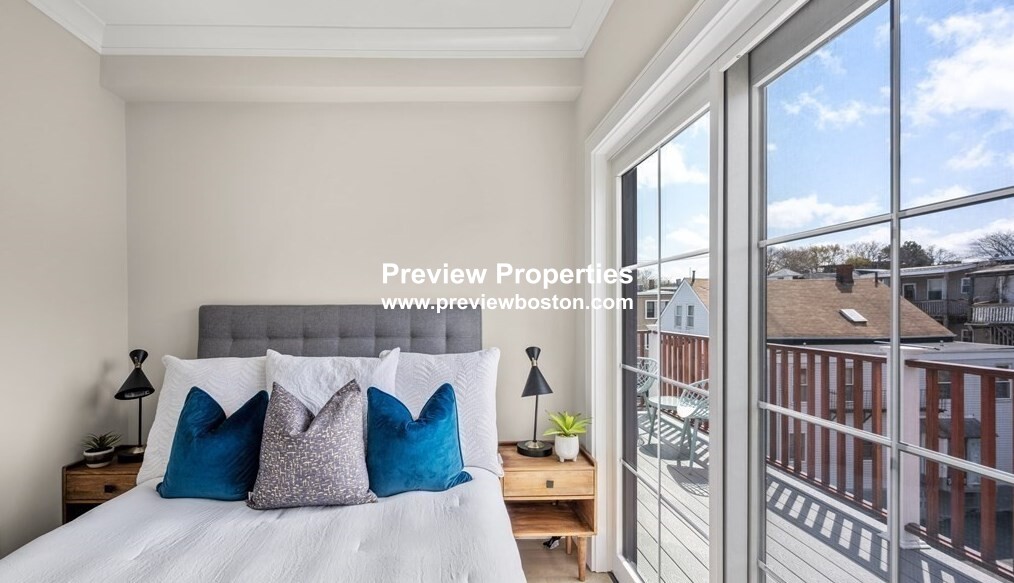 303 Maverick St, East Boston