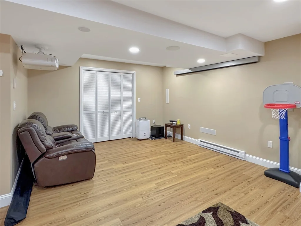 17 Garvey Rd, Woburn