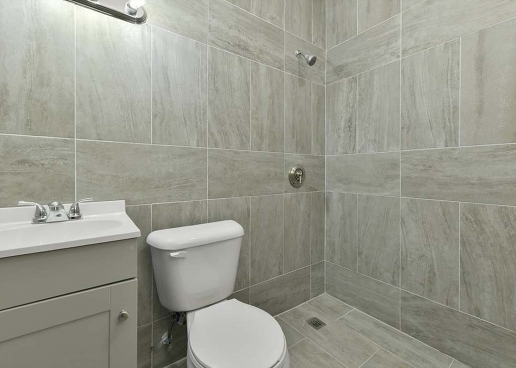 18 Payne Ave, Weymouth